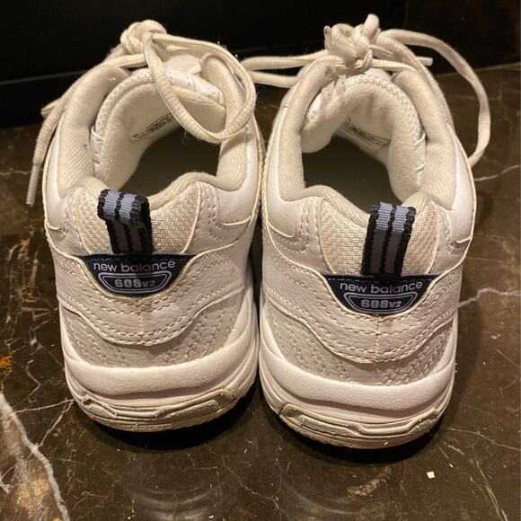 Women's Sz 8 1/2 New Balance training shoes - Picture 3 of 7